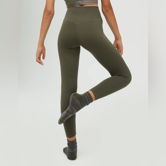 NWT OFFLINE By Aerie Real Me High Waisted Legging in Olive Daze Size Small - Picture 3 of 10